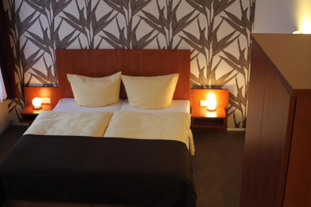Hotel Schwarzer Adler يفير الغرفة الصورة